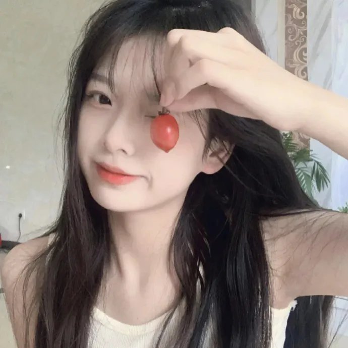 落在她身边